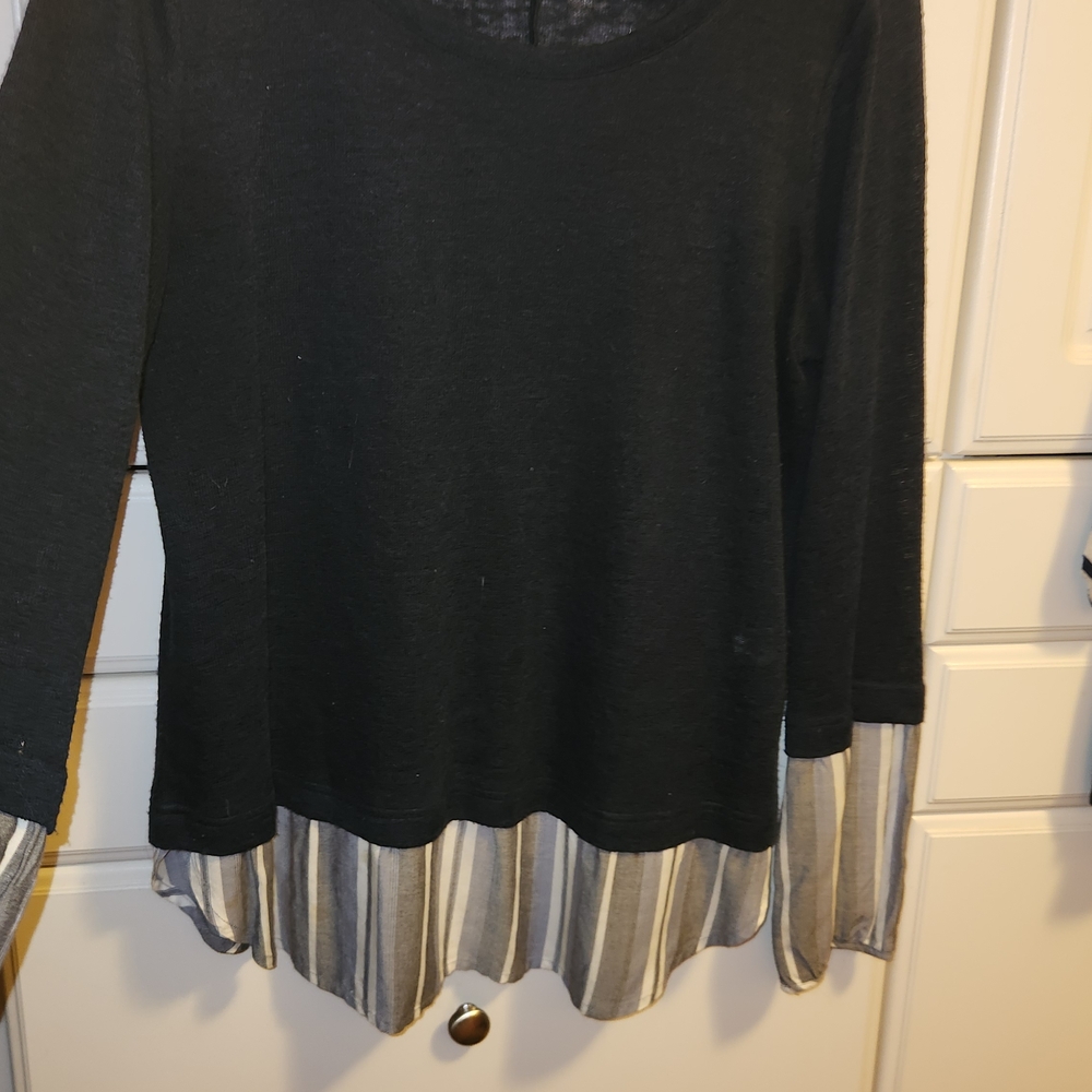 Black and Gray Women's Crew Neck Sweater